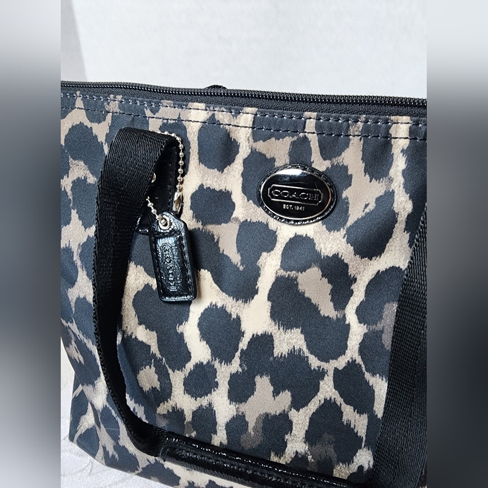 Coach 2FER✨️Coach Small Nylon Tote & Matching Pouch, EUC Like New - Picture 3 of 9